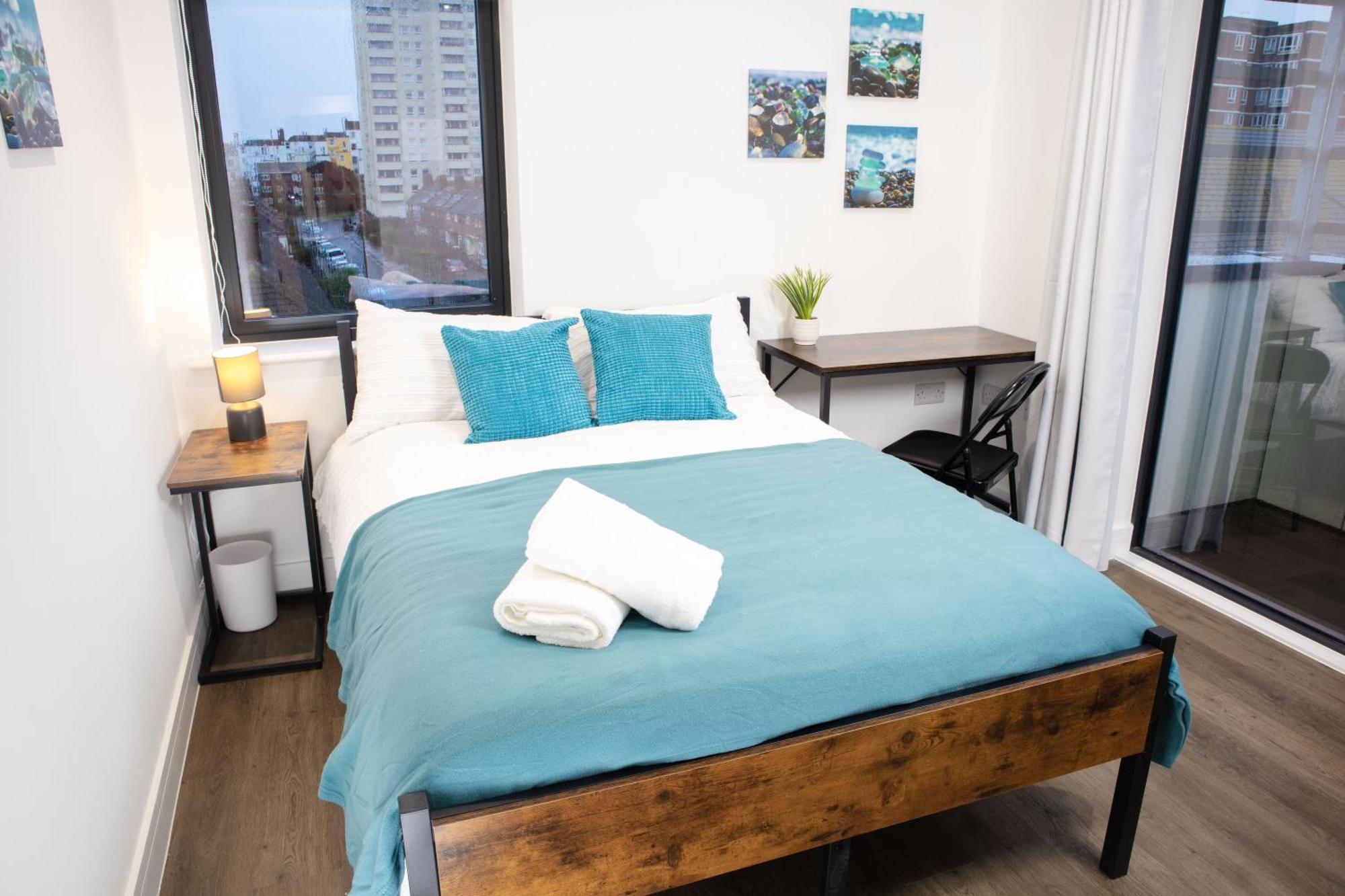 2 Bed 2 Bath Near College, Beach, Hospital - Long Offers Hove