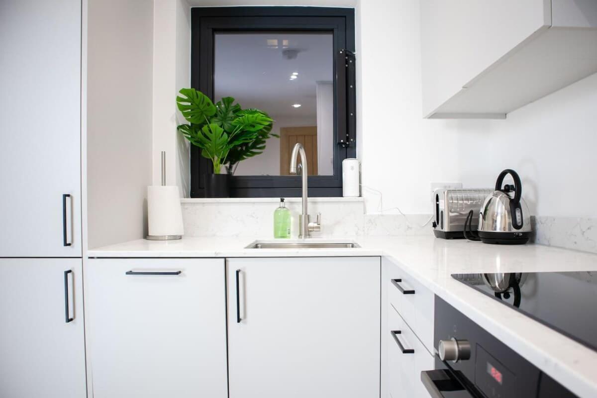 2 Bed 2 Bath Near College, Beach, Hospital - Long Offers Appartamento Hove