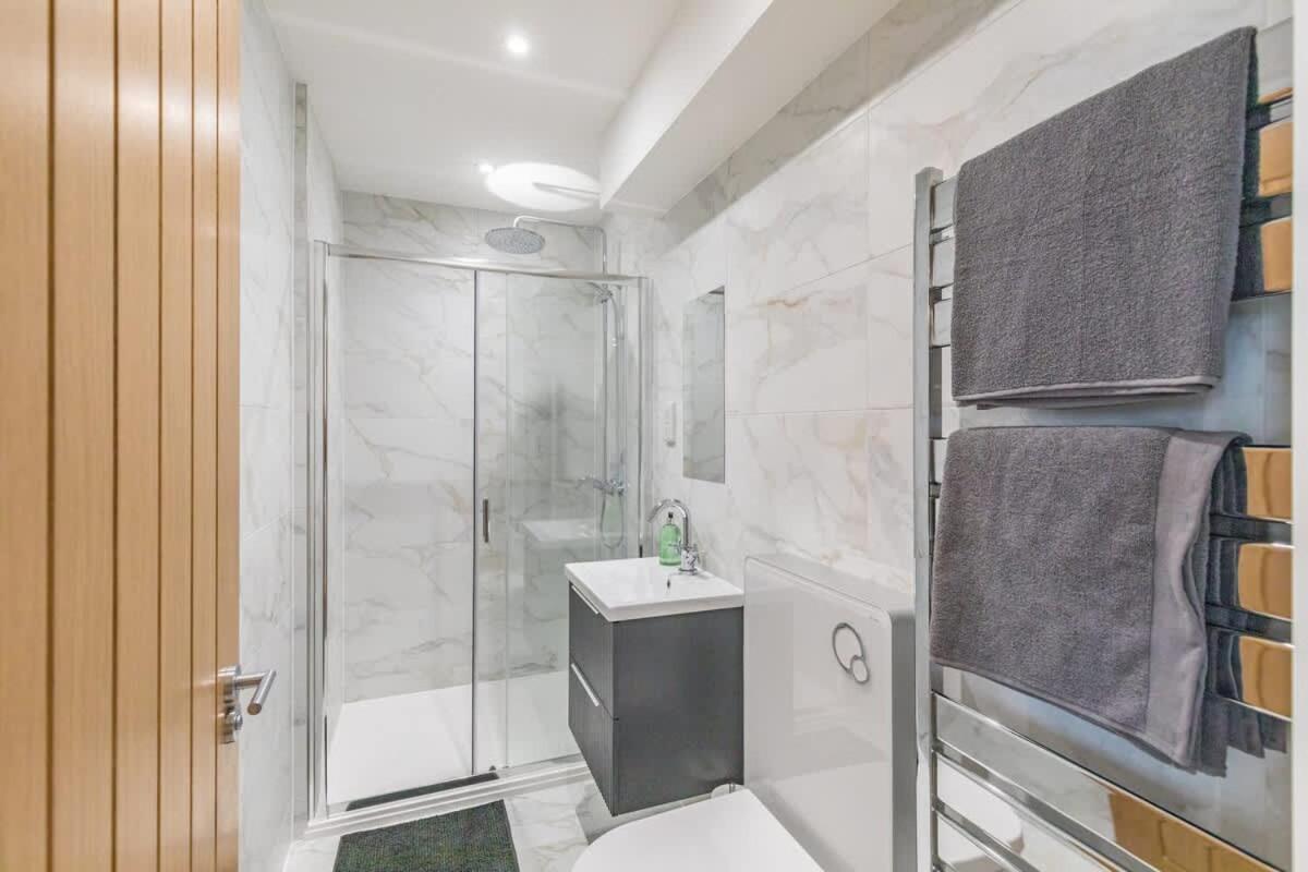 2 Bed 2 Bath Near College, Beach, Hospital - Long Offers Appartamento