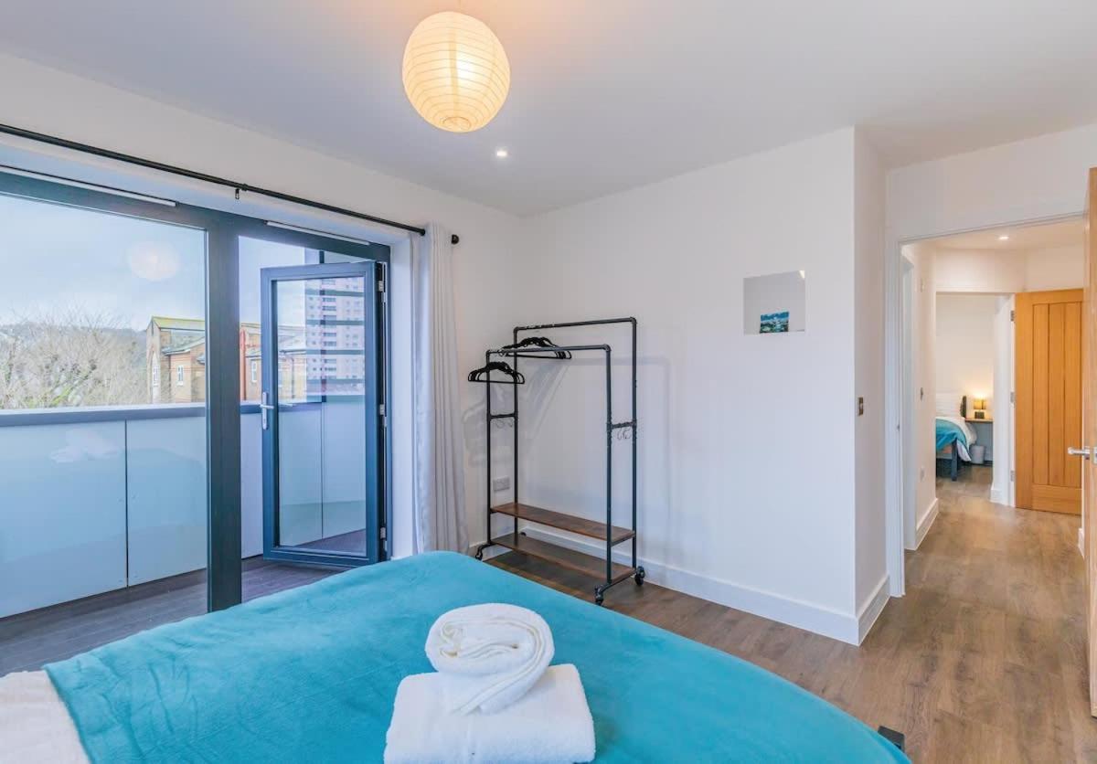 2 Bed 2 Bath Near College, Beach, Hospital - Long Offers Hove