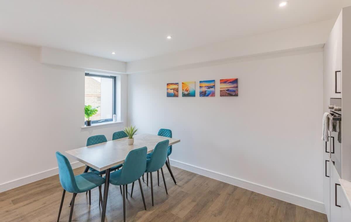 2 Bed 2 Bath Near College, Beach, Hospital - Long Offers