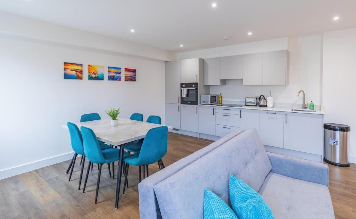 2 Bed 2 Bath Near College, Beach, Hospital - Long Offers Appartamento
