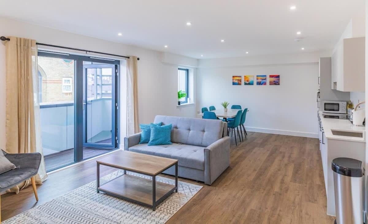 2 Bed 2 Bath Near College, Beach, Hospital - Long Offers Hove